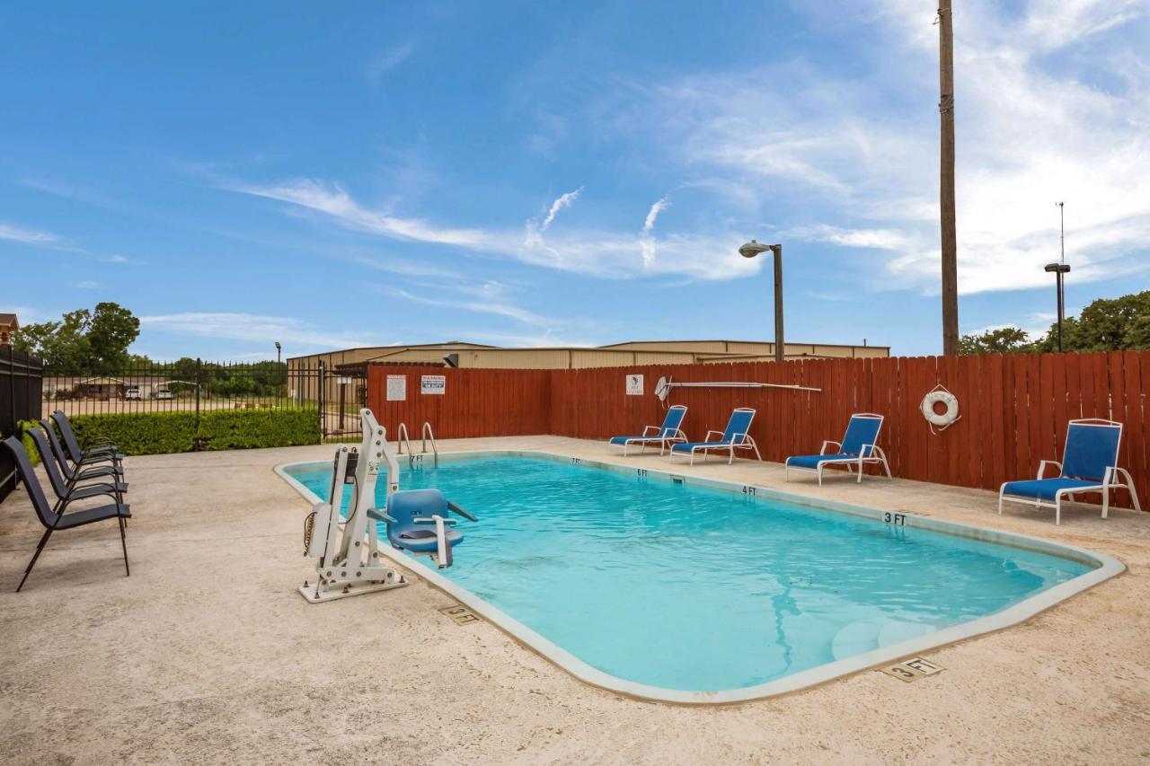 Surestay By Best Western Rockdale